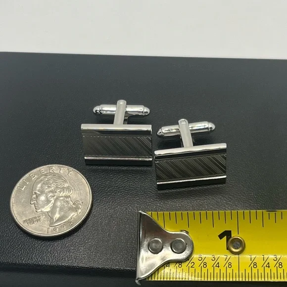 Shields Fifth Avenue boxed NEW silver tone rectangle cuff links line design
